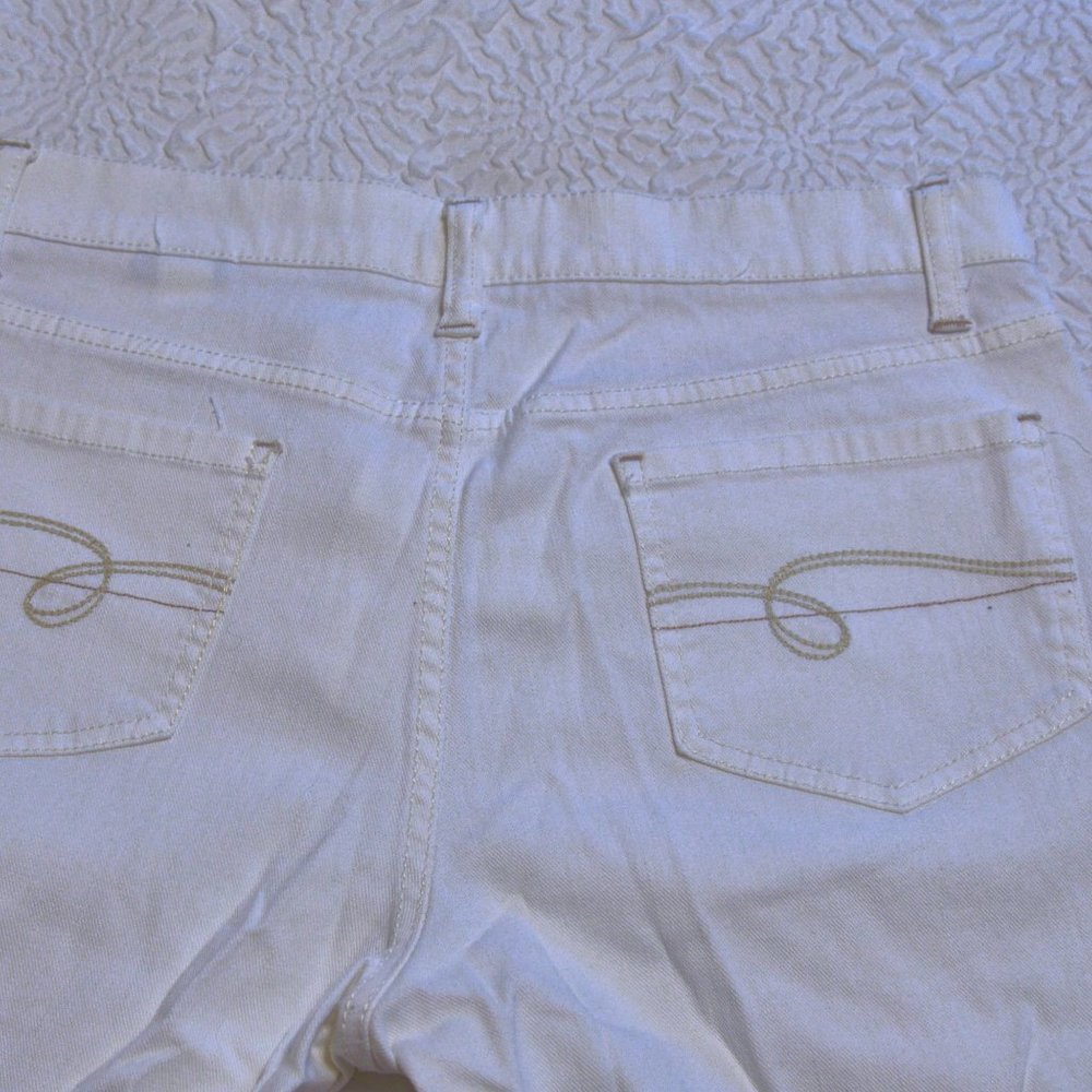 8/$20 Faded Glory White Boot Cut Jeans - Picture 5 of 6